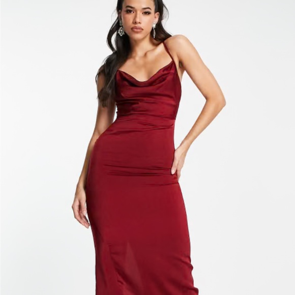 Elegant Burgundy Evening Dress - Picture 1 of 3